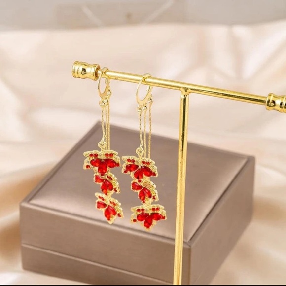 🍁 Leaf Earrings 🍁 - Picture 5 of 5